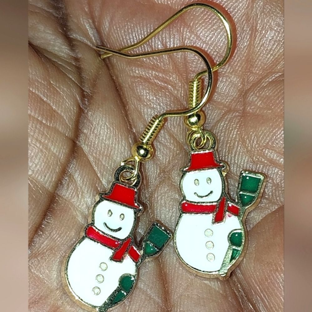 Super cute festive holiday earrings